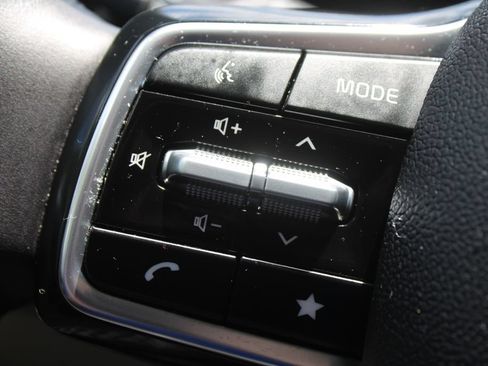 Used 2025 Kia Carnival EX FWD image 34