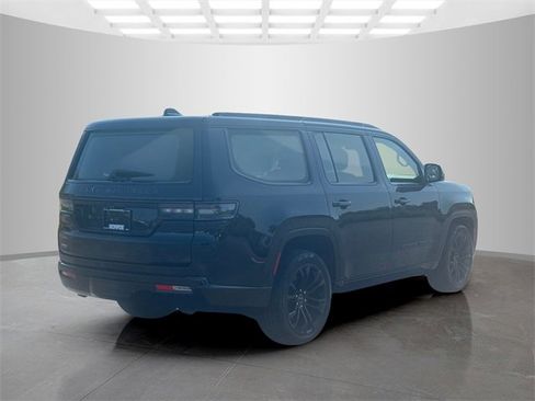 Used 2023 Jeep Grand Wagoneer Series III image 7
