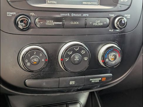 Used 2016 Kia Soul + FWD image 14