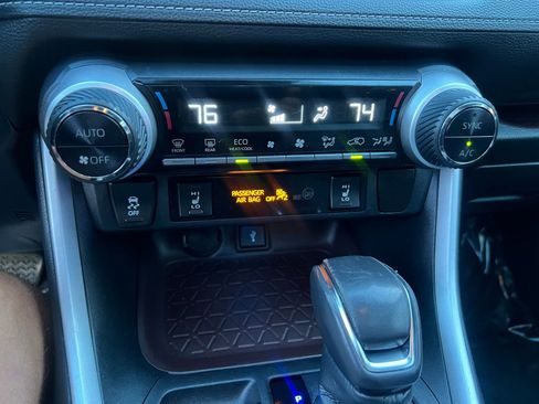 Used 2020 Toyota RAV4 Limited image 38