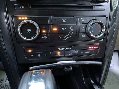 Used 2016 Ford Explorer XLT image 24