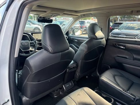 Used 2023 Toyota Highlander Platinum AWD/4WD image 40