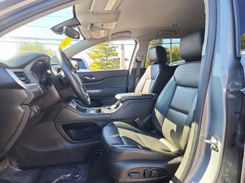 Used 2023 GMC Acadia SLT image 13