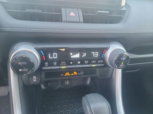 Used 2025 Toyota RAV4 XLE AWD/4WD image 20
