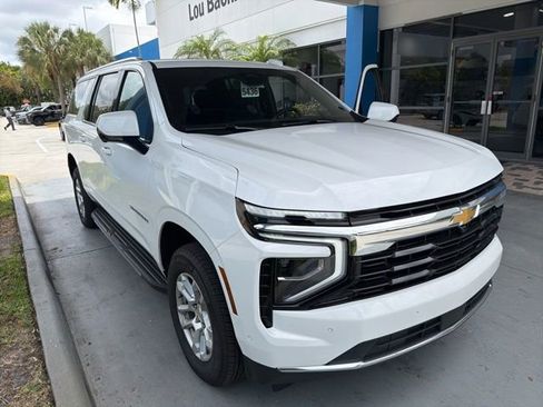 Used 2026 Chevrolet Suburban LS RWD image 16