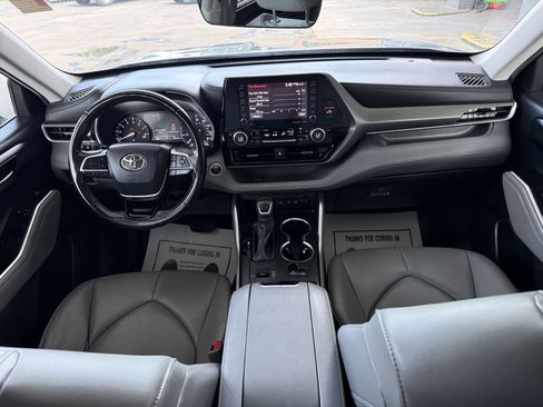 Used 2021 Toyota Highlander XLE FWD image 13