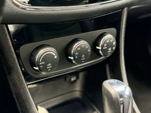 Used 2013 Chrysler 200 Touring FWD image 11
