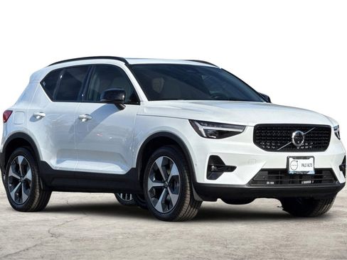 New 2026 Volvo XC40 B5 Plus w/ Protection Package Premier image 9