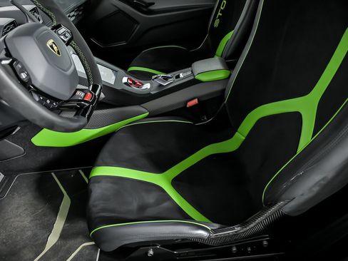 Used 2022 Lamborghini Huracan STO image 21