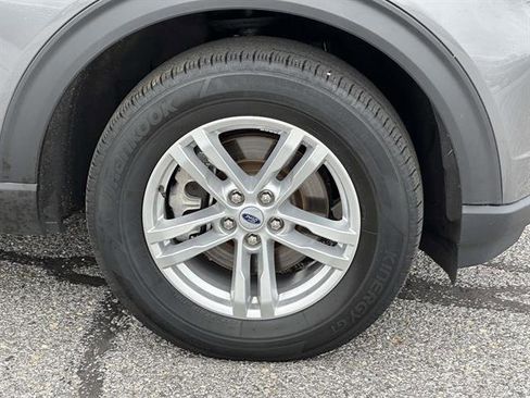 Used 2023 Ford Explorer XLT w/ Equipment Group 202A image 7