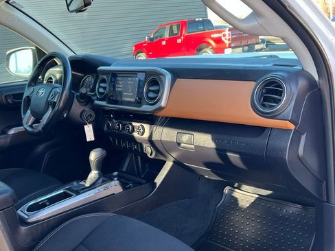 Used 2016 Toyota Tacoma SR5 image 17