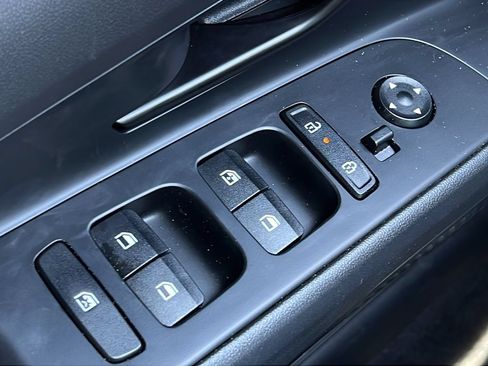 Used 2025 Hyundai Elantra SEL FWD image 18