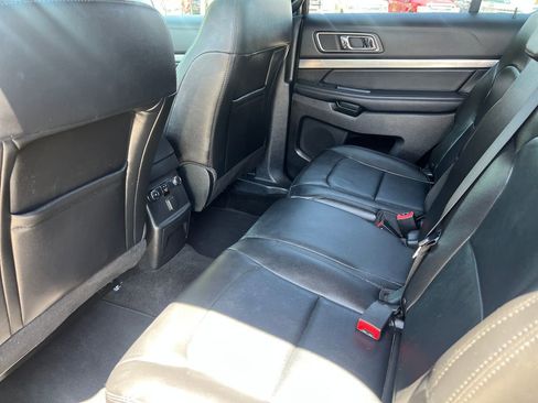 Used 2018 Ford Explorer XLT w/ Equipment Group 202A AWD/4WD image 11