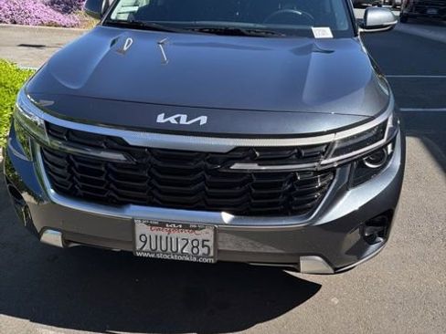 Used 2025 Kia Seltos EX image 3