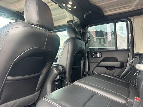 Used 2021 Jeep Wrangler Unlimited Sahara w/ Cold Weather Group AWD/4WD image 31