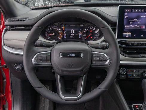 Used 2025 Jeep Compass Limited image 17