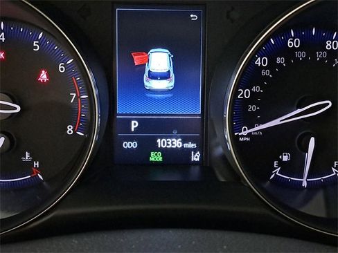 Used 2021 Toyota C-HR LE image 2