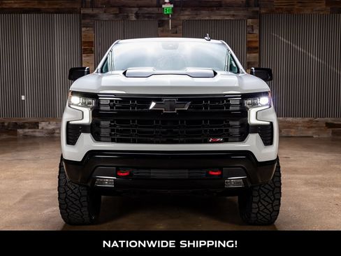 Used 2024 Chevrolet Silverado 1500 LT Trail Boss w/ Convenience Package II AWD/4WD image 4
