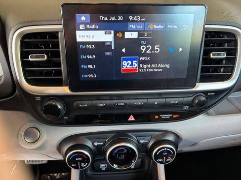 Used 2025 Hyundai Venue SEL FWD image 20