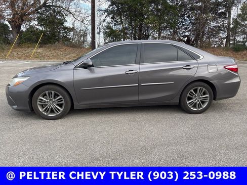 Used 2015 Toyota Camry SE image 4