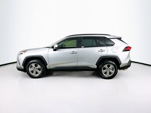 Used 2025 Toyota RAV4 XLE w/ Convenience Package FWD image 4