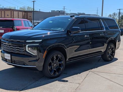New 2026 Chevrolet Suburban High Country AWD/4WD image 3