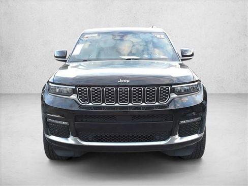 Used 2022 Jeep Grand Cherokee L Summit w/ Luxury Tech Group V AWD/4WD image 2