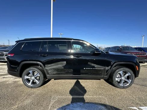 Used 2025 Jeep Grand Cherokee L Limited w/ Trailer Tow Package AWD/4WD image 6