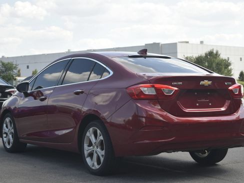 Used 2017 Chevrolet Cruze Premier w/ Enhanced Convenience Package FWD image 2