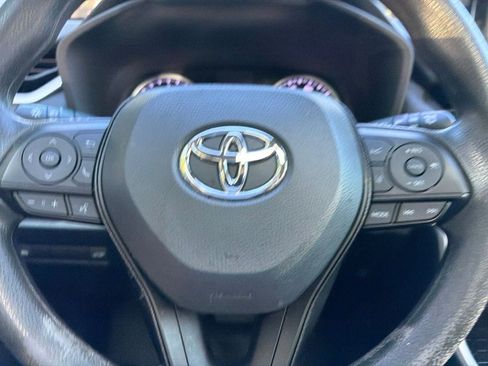 Used 2021 Toyota RAV4 XLE w/ Convenience Package FWD image 7