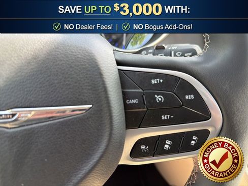 Used 2023 Chrysler Pacifica Touring-L image 25