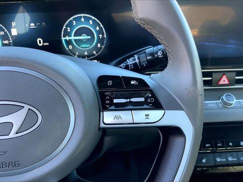 Used 2024 Hyundai Elantra SEL w/ Convenience Package image 25