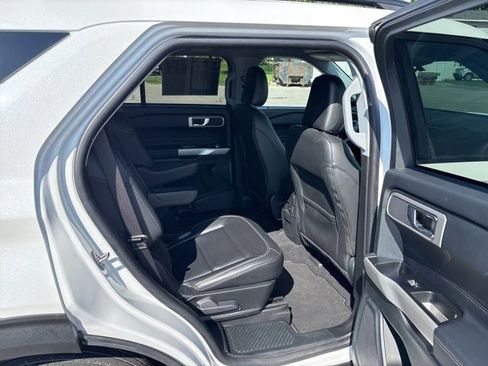 Used 2024 Ford Explorer XLT w/ Equipment Group 202A AWD/4WD image 11