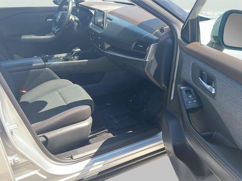 Used 2023 Nissan Rogue SV FWD image 14