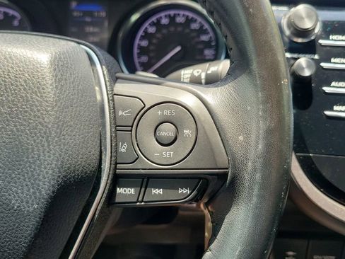 Used 2019 Toyota Camry SE FWD image 21