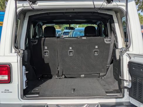 Certified 2018 Jeep Wrangler Unlimited Sahara AWD/4WD image 8