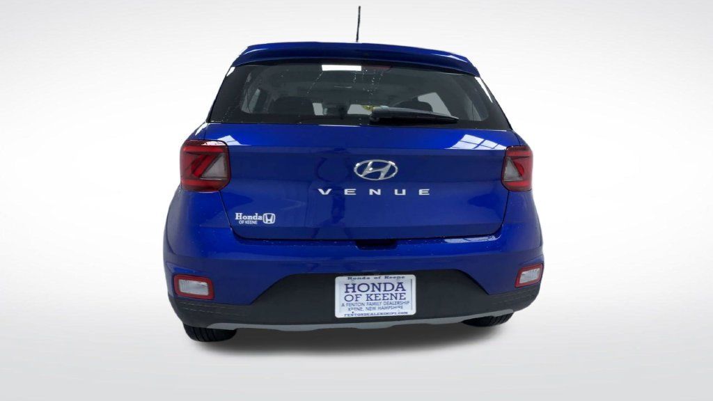 Used 2026 Hyundai Venue SEL FWD image 9