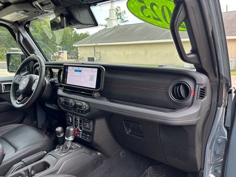 Used 2025 Jeep Gladiator Rubicon AWD/4WD image 23