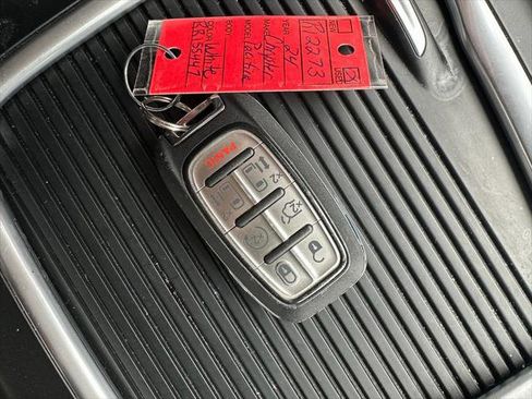 Certified 2024 Chrysler Pacifica Touring-L image 8