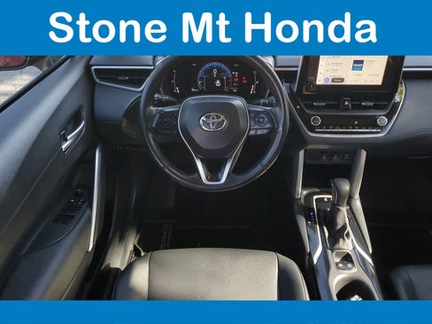 Used 2023 Toyota Corolla Cross XLE image 16
