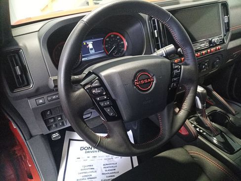 Used 2025 Nissan Frontier PRO-4X w/ Black Accent Package AWD/4WD image 18