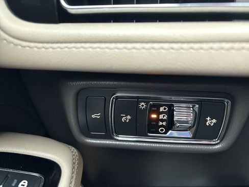 Used 2023 Lincoln Aviator AWD image 20