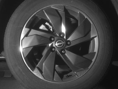 Used 2025 Nissan Rogue SV FWD image 15