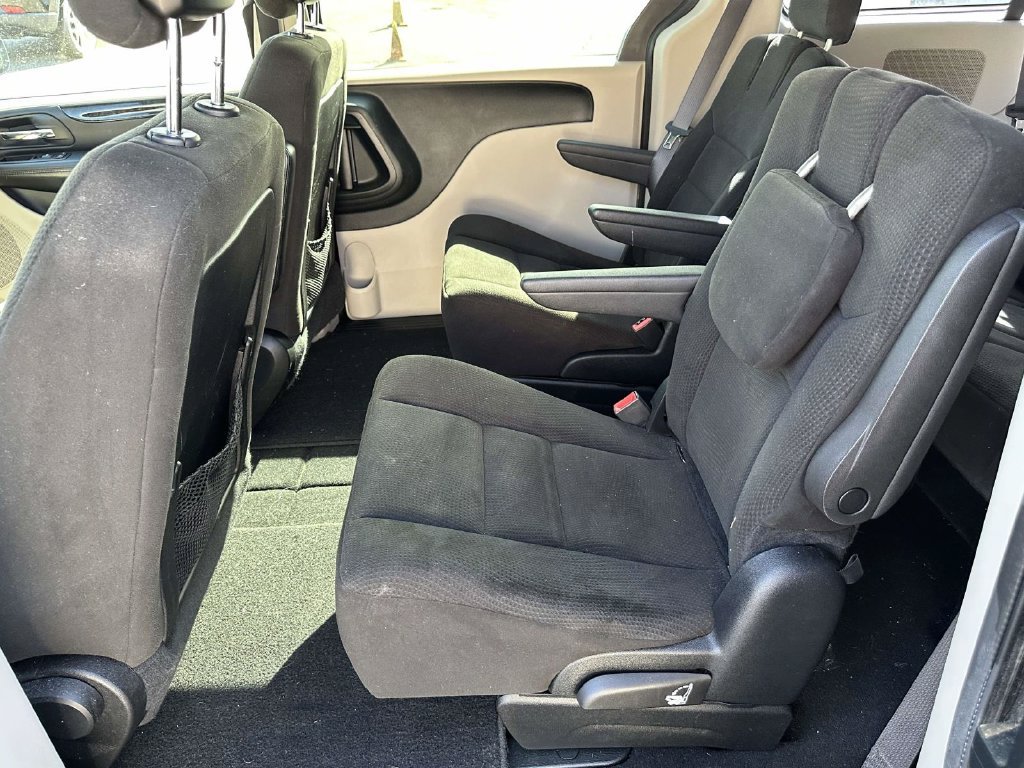 Used 2015 Dodge Grand Caravan American Value Package FWD image 11