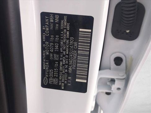 Certified 2025 Hyundai Elantra Limited FWD image 29