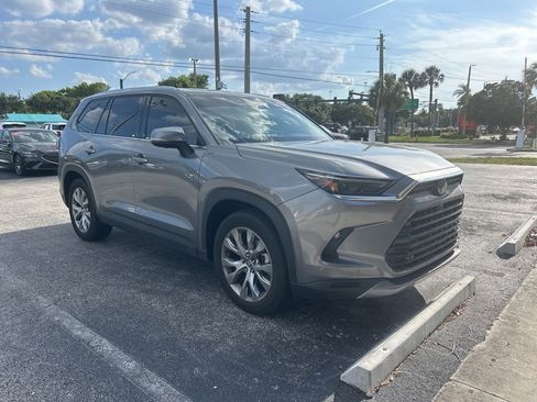 Used 2025 Toyota Grand Highlander AWD Hybrid image 2