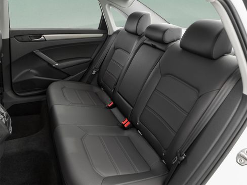 Used 2022 Volkswagen Passat 2.0T image 17