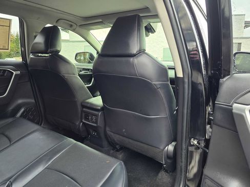 Used 2020 Toyota RAV4 Limited image 15