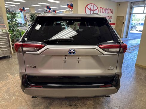 Used 2024 Toyota RAV4 SE w/ Convenience Package image 10