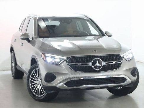 Used 2023 Mercedes-Benz GLC 300 4MATIC image 2